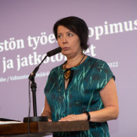 Hanne Aho puhuu Journalistiliiton valtuustolle